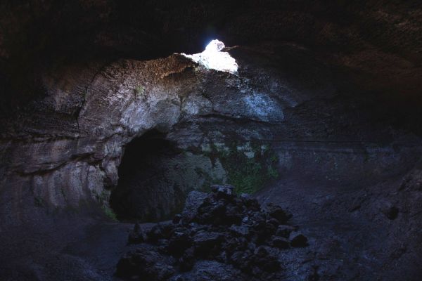 escursioni-grotte-etna6F4CE7B7-B8FB-2BD6-4EF4-B7ACC3391262.jpg